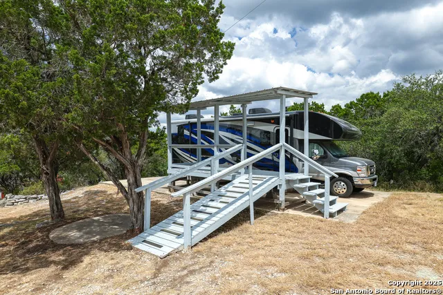 776 County Road 270 Mico, TX 78056