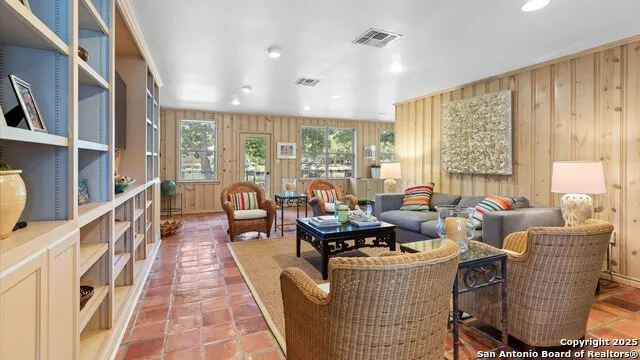 2323 Terminal Loop McQueeney, TX 78123