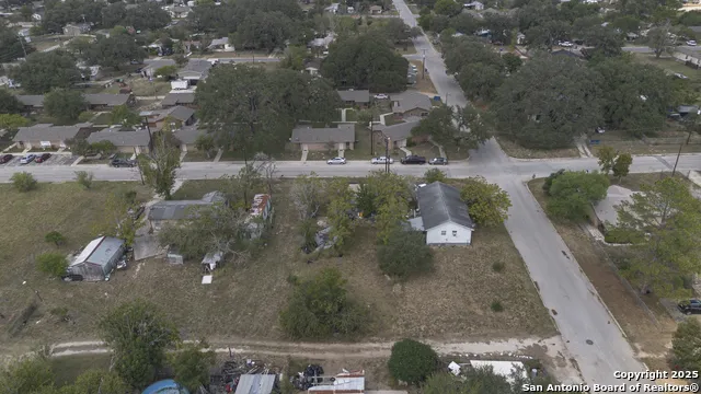 732 Trade Pleasanton, TX 78064