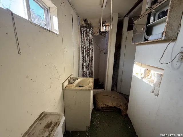 732 Trade Pleasanton, TX 78064