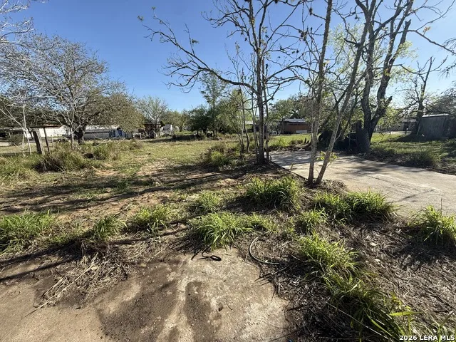 732 Trade Pleasanton, TX 78064