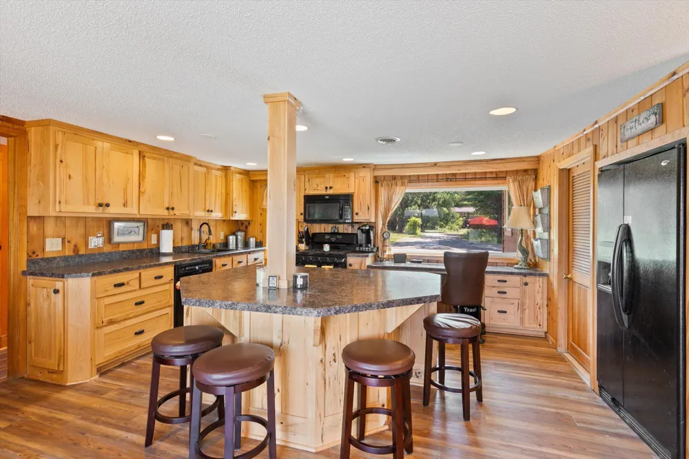 27896 Lakewood Drive NW Isanti, MN 55040