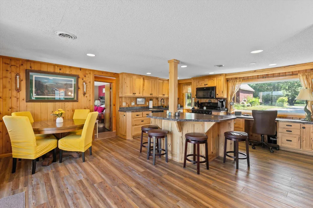 27896 Lakewood Drive NW Isanti, MN 55040