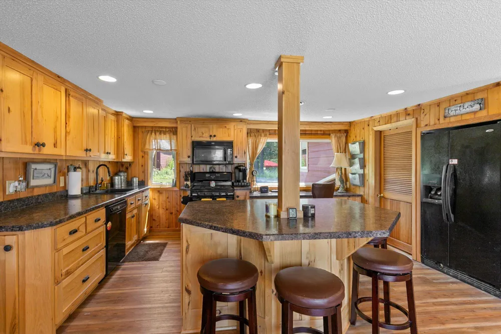 27896 Lakewood Drive NW Isanti, MN 55040