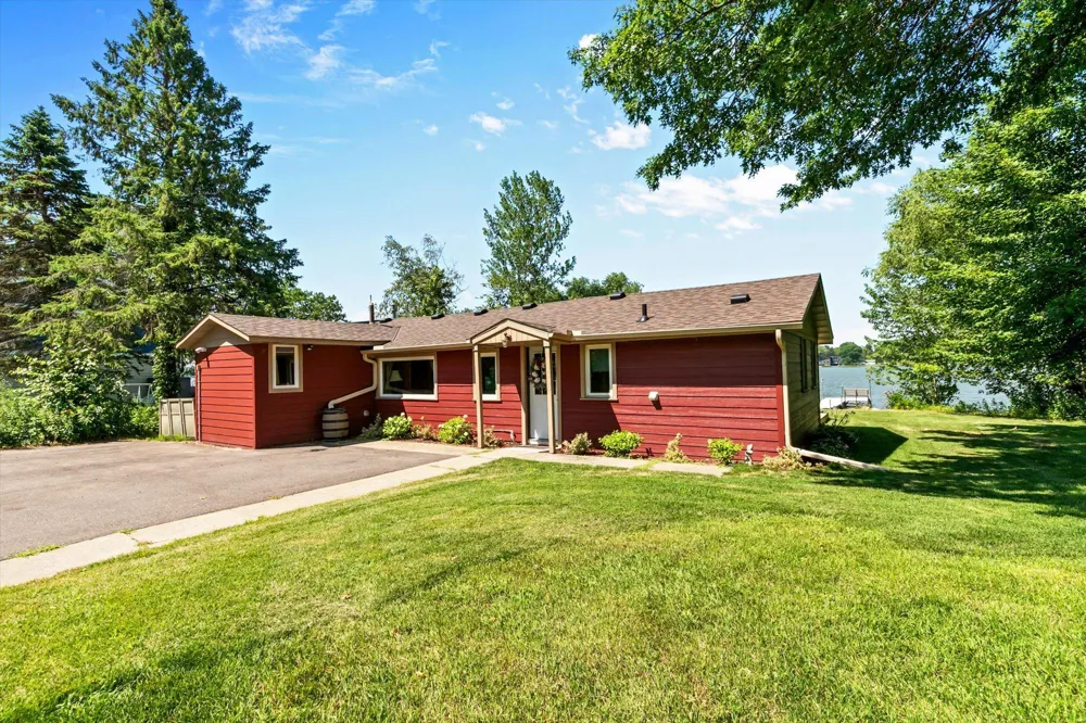 27896 Lakewood Drive NW Isanti, MN 55040
