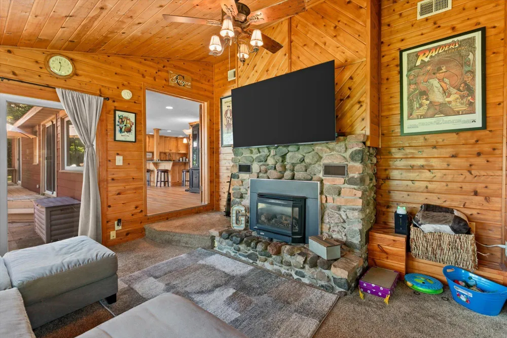 27896 Lakewood Drive NW Isanti, MN 55040