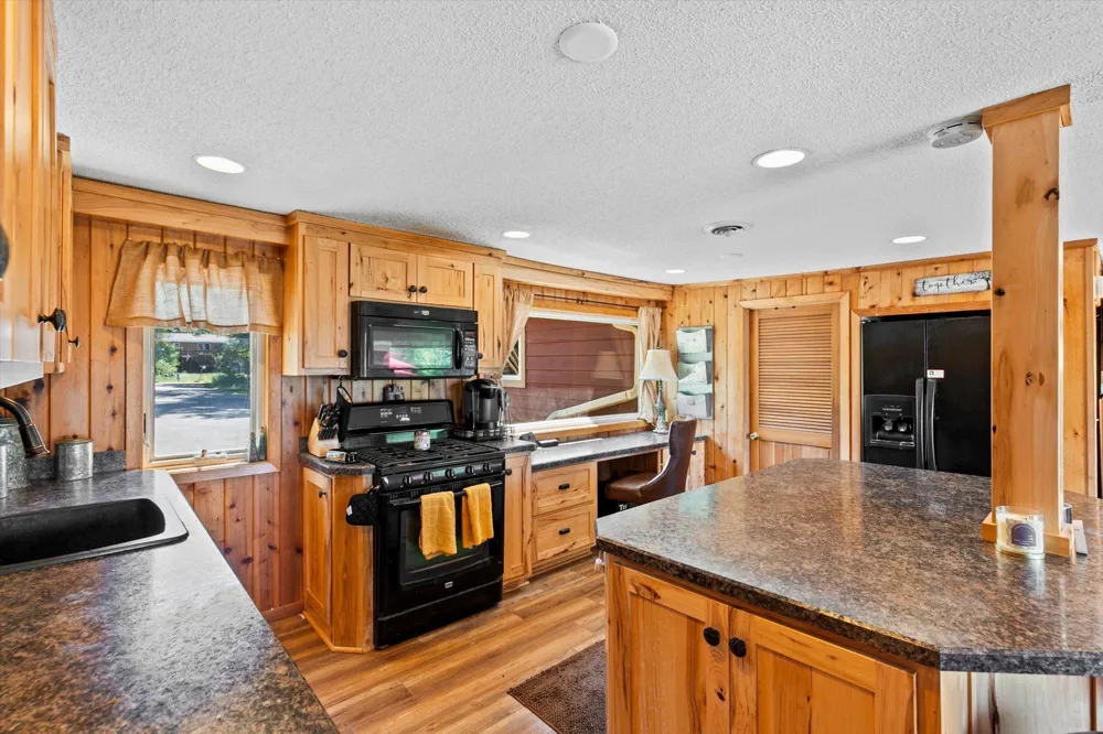27896 Lakewood Drive NW Isanti, MN 55040