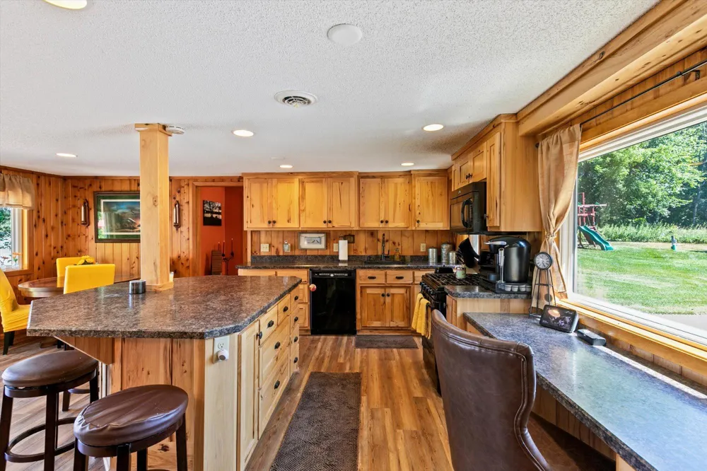 27896 Lakewood Drive NW Isanti, MN 55040