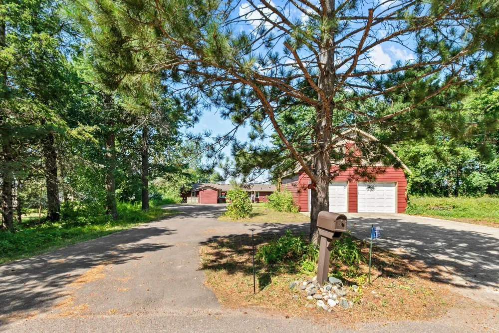 27896 Lakewood Drive NW Isanti, MN 55040