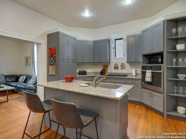 115 E Courtland Place San Antonio, TX 78212