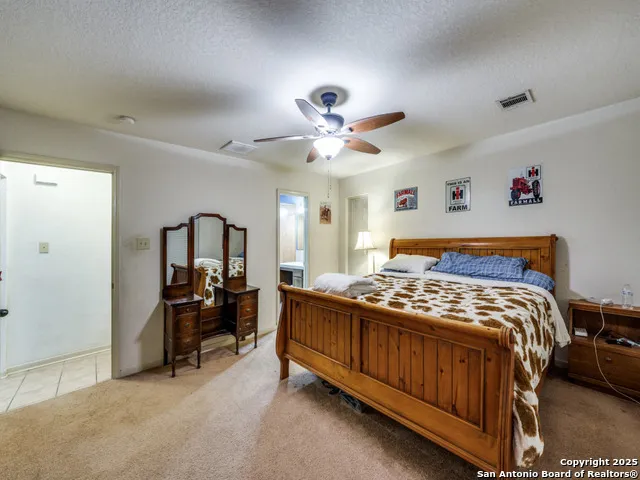 4979 FM 1343 Devine, TX 78016