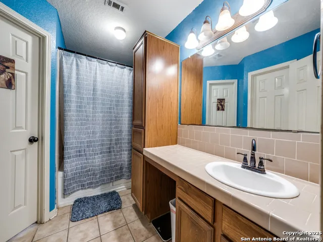 4979 FM 1343 Devine, TX 78016