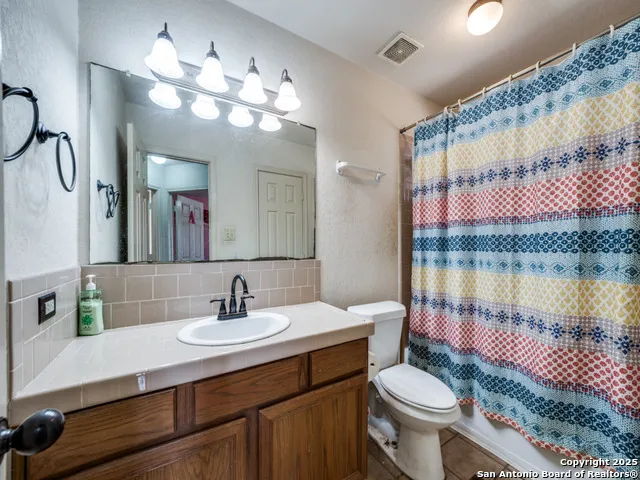 4979 FM 1343 Devine, TX 78016