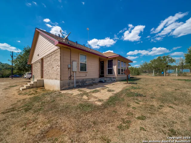 4979 FM 1343 Devine, TX 78016
