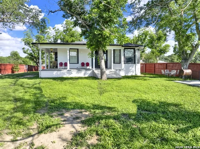 914 GENTILZ ST Castroville, TX 78009