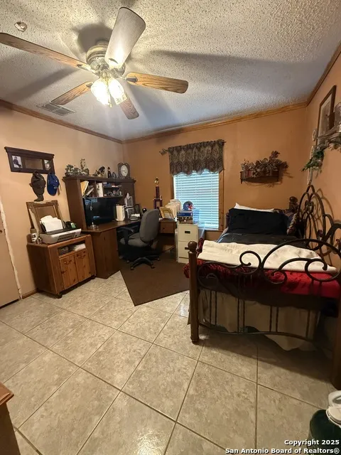 277 Justo Garza Carrizo Springs, TX 78834