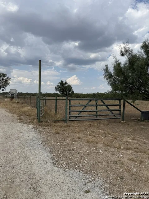 277 Justo Garza Carrizo Springs, TX 78834