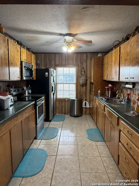 277 Justo Garza Carrizo Springs, TX 78834