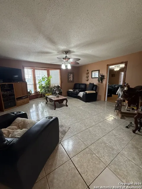 277 Justo Garza Carrizo Springs, TX 78834