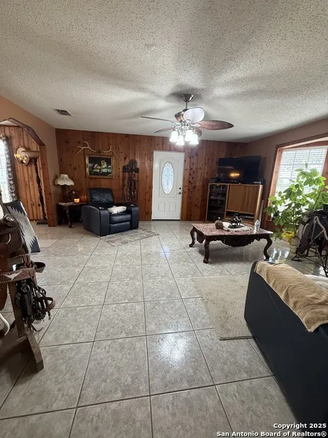 277 Justo Garza Carrizo Springs, TX 78834