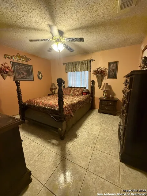 277 Justo Garza Carrizo Springs, TX 78834
