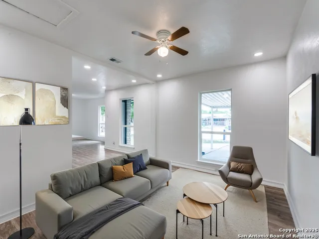 203 Lynhaven San Antonio, TX 78220