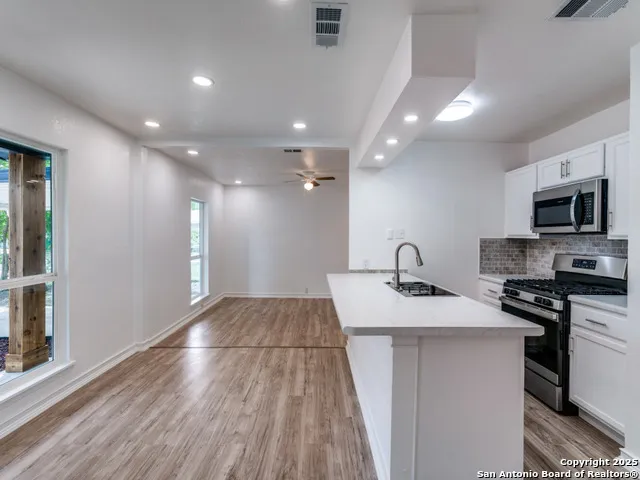 203 Lynhaven San Antonio, TX 78220