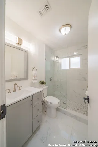 1207 W GERALD A San Antonio, TX 78211