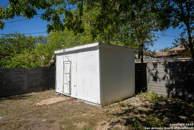 1207 W GERALD A San Antonio, TX 78211