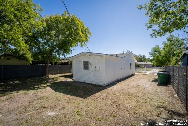 1207 W GERALD A San Antonio, TX 78211