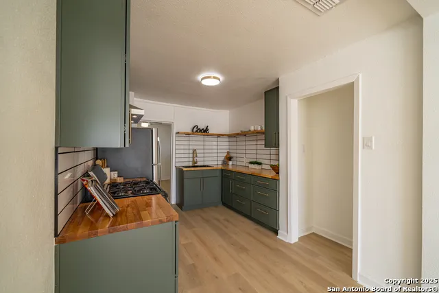 1207 W GERALD A San Antonio, TX 78211