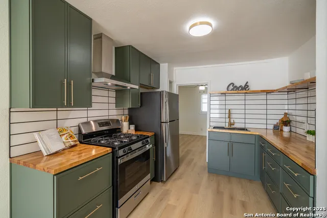 1207 W GERALD A San Antonio, TX 78211