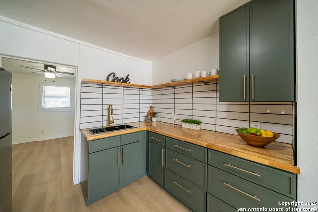 1207 W GERALD A San Antonio, TX 78211