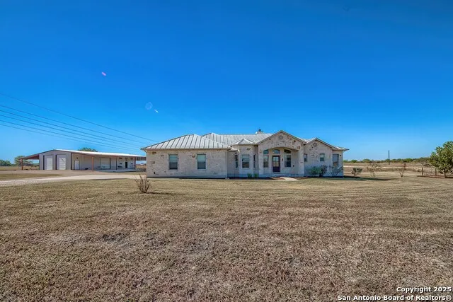240 Glory Lane Marion, TX 78124