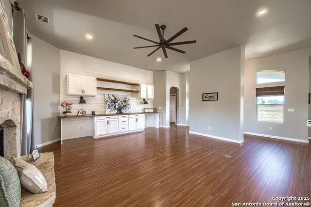 240 Glory Lane Marion, TX 78124