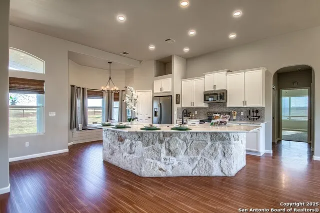 240 Glory Lane Marion, TX 78124