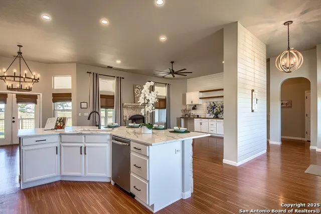 240 Glory Lane Marion, TX 78124