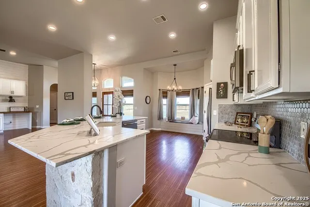 240 Glory Lane Marion, TX 78124