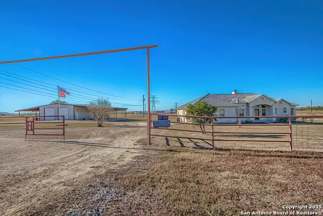 240 Glory Lane Marion, TX 78124