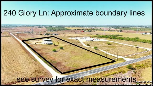 240 Glory Lane Marion, TX 78124