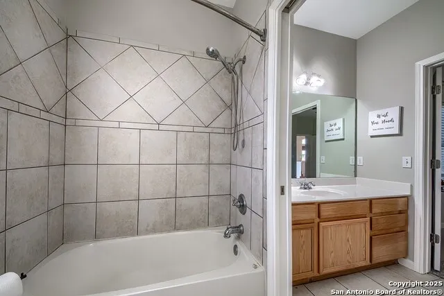 240 Glory Lane Marion, TX 78124