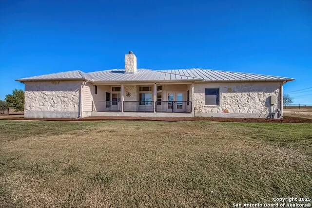 240 Glory Lane Marion, TX 78124