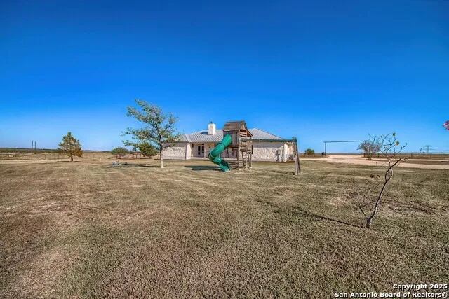 240 Glory Lane Marion, TX 78124