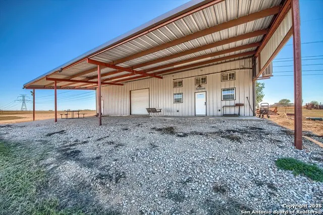 240 Glory Lane Marion, TX 78124