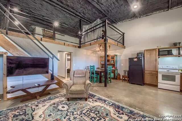 240 Glory Lane Marion, TX 78124