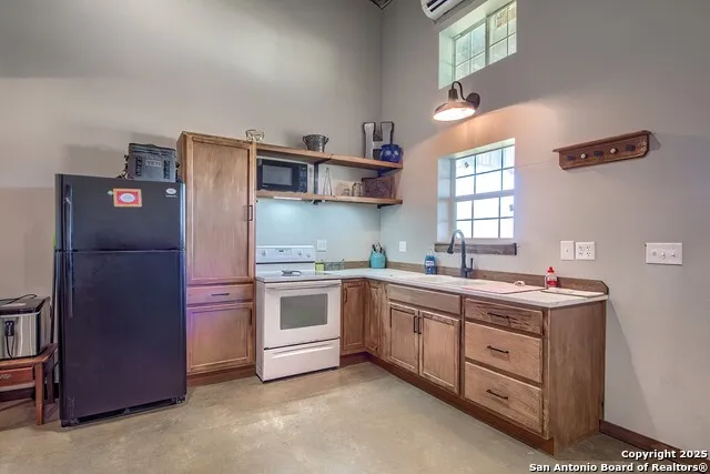 240 Glory Lane Marion, TX 78124