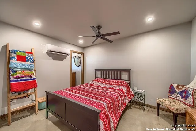 240 Glory Lane Marion, TX 78124