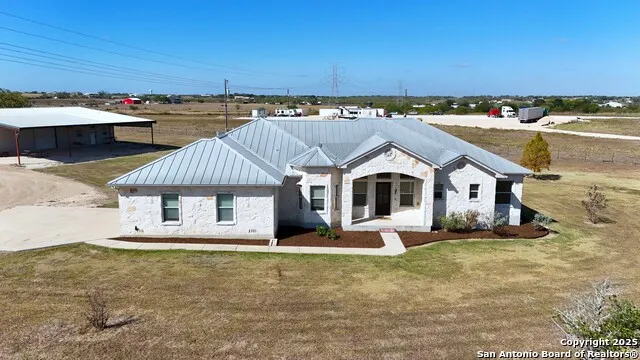 240 Glory Lane Marion, TX 78124