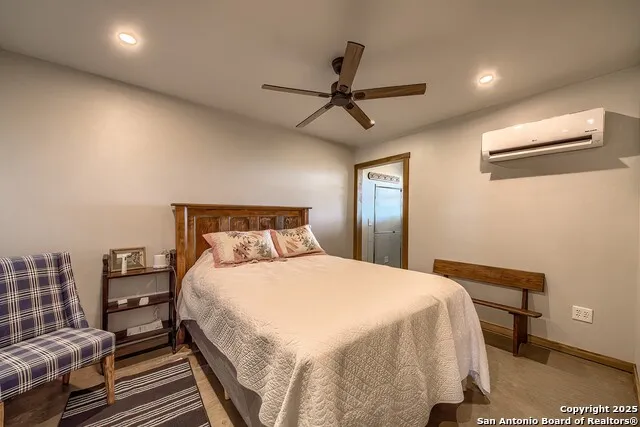 240 Glory Lane Marion, TX 78124