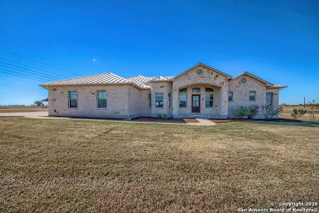 240 Glory Lane Marion, TX 78124